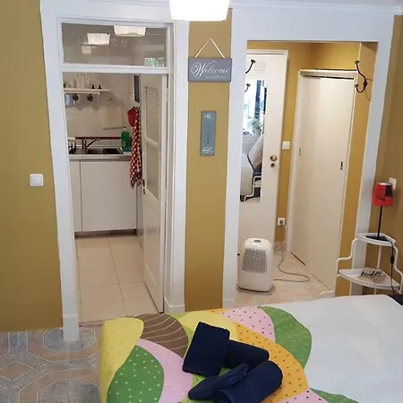 Cozy Studio With Garden Apartmán
