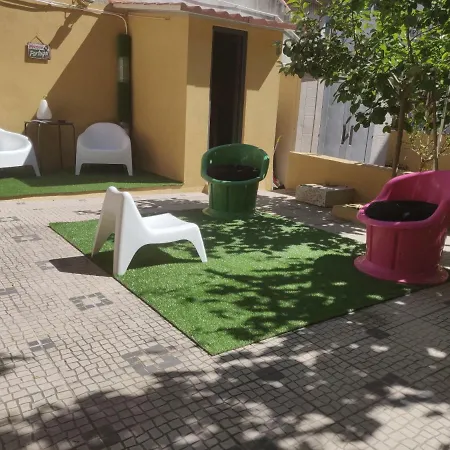 Cozy Studio With Garden Apartmán